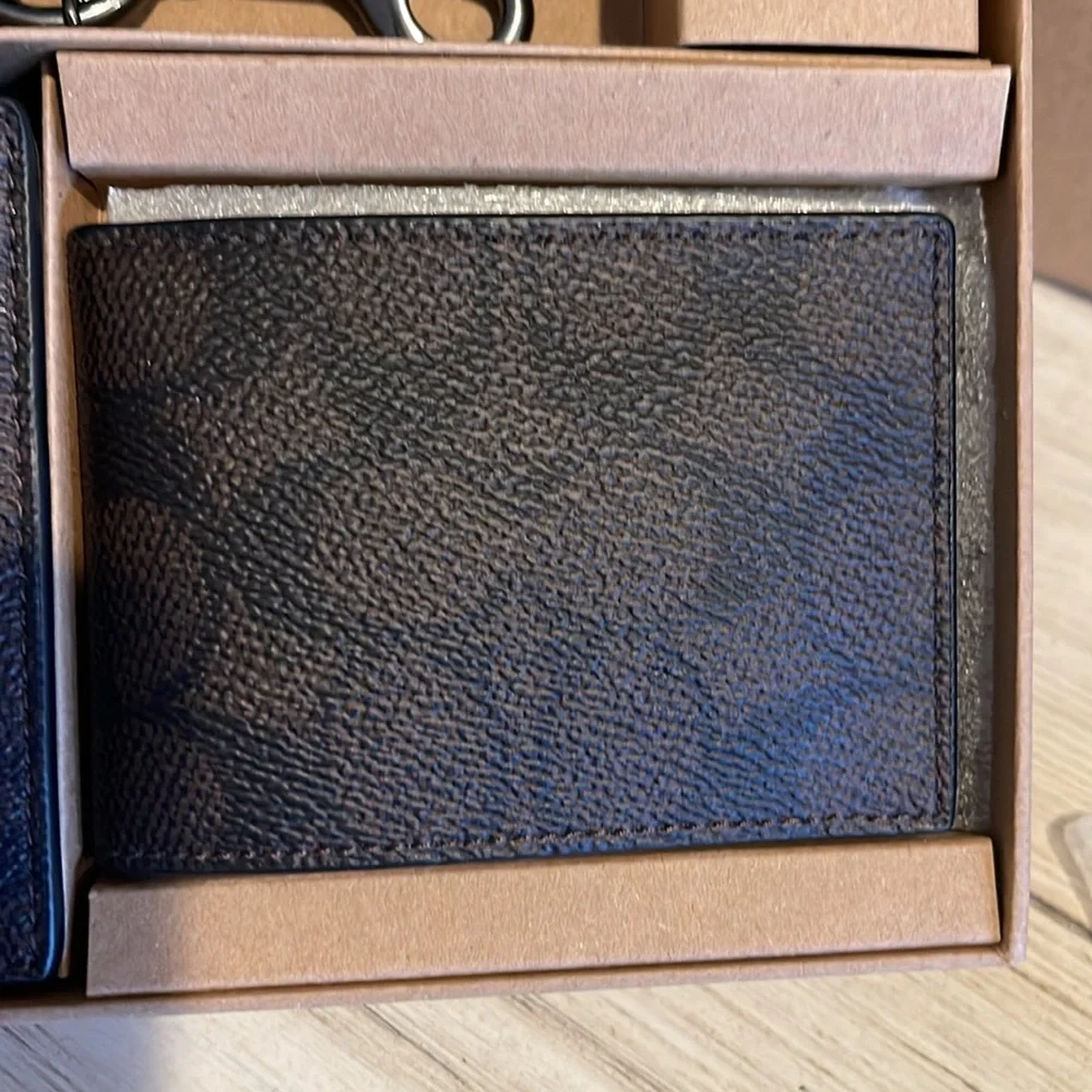 COACH Wallet Gift Set. BROWN NWT. Gift with Box,, & Seal. - Picture 6 of 10